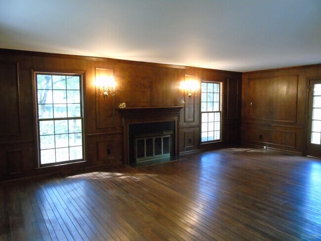 Building Photo - 3317 Lookout Dr SE