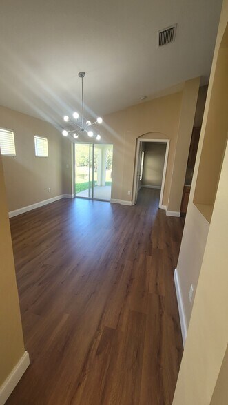 Building Photo - 8241 Crescent Moon Dr