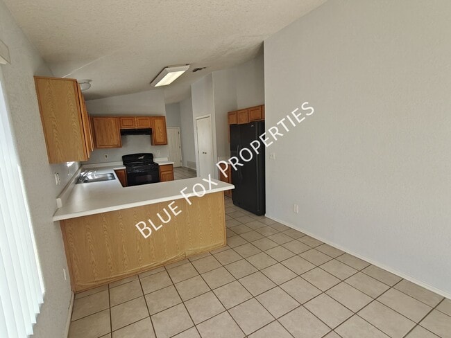 Building Photo - 7960 S Lennox Ln