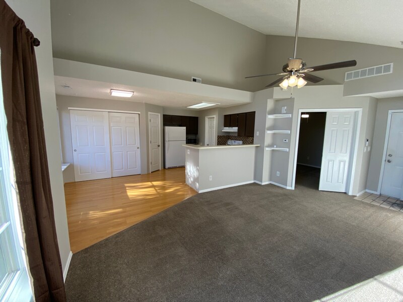 Building Photo - 882 S Reed Ct