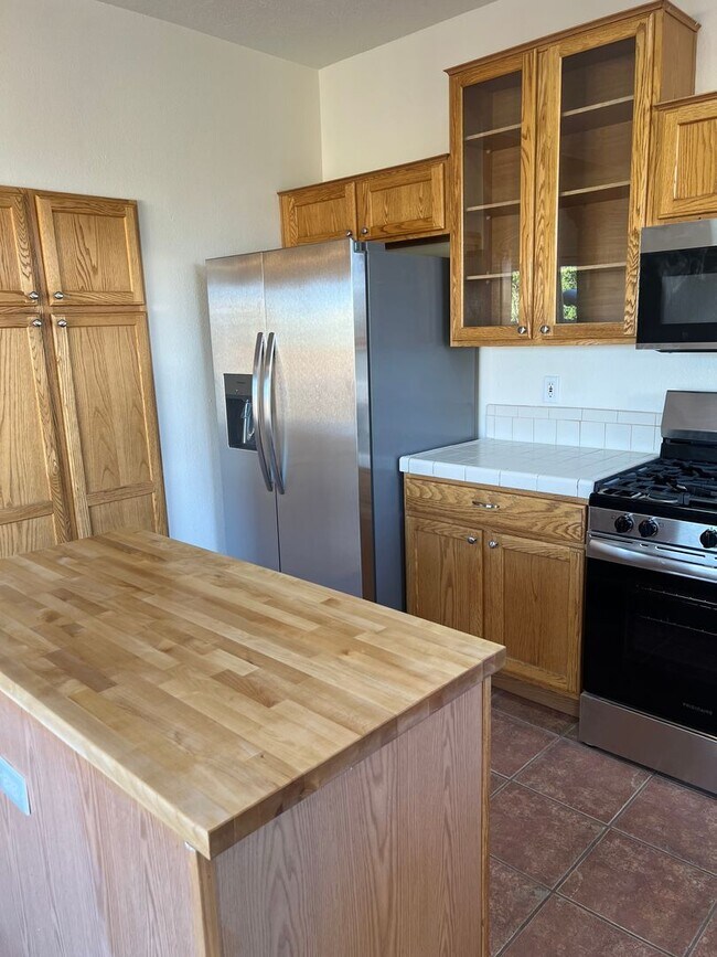 Building Photo - Charming Southwest Living Near Santa Fe Co...