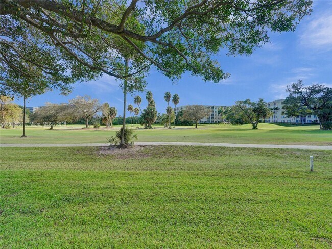 Building Photo - 3700 Oaks Clubhouse Dr