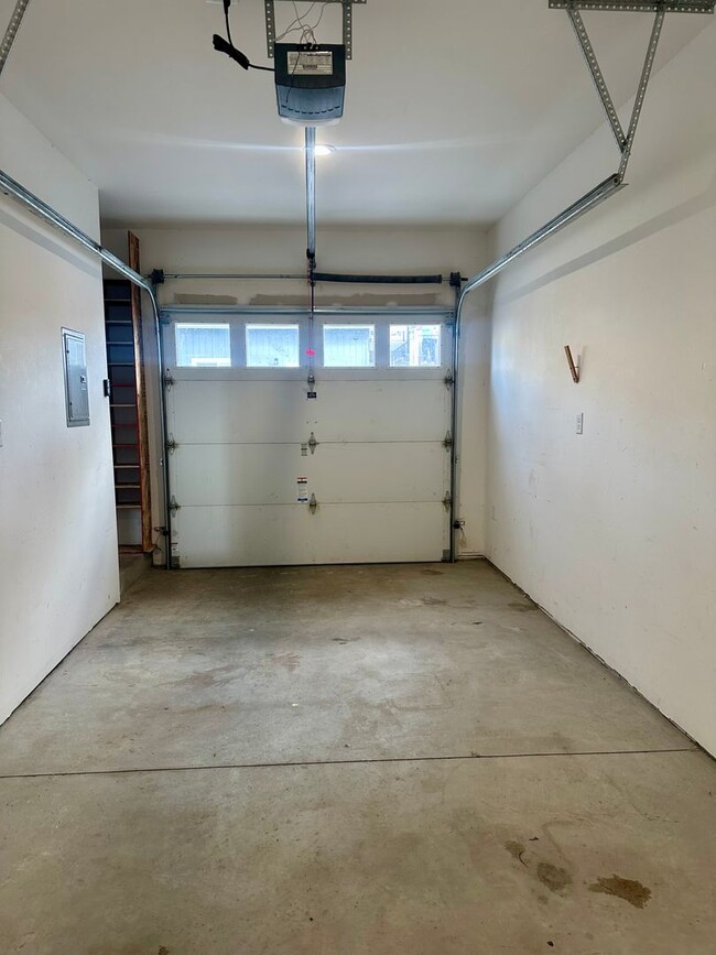 Building Photo - 1 Month FREE! Newer 3BD/2BA w/ Garage, Fenced Yard & A/C