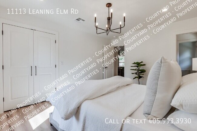 Building Photo - 11113 Leaning Elm Rd