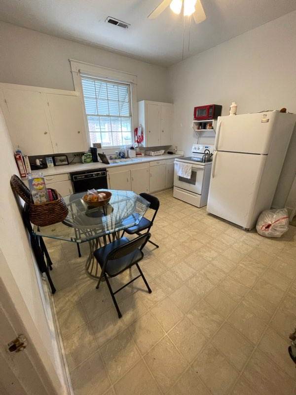 Kitchen - 207 S Summit St