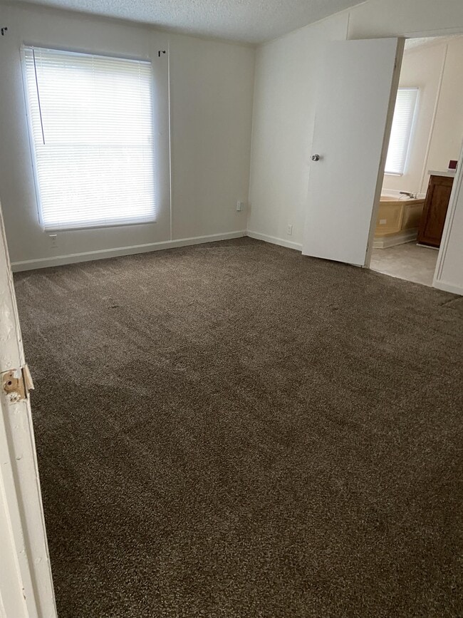 Building Photo - 4195 Bemiss Rd