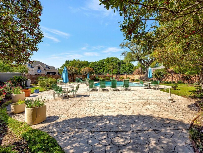 Building Photo - 1601 S Shepherd Dr