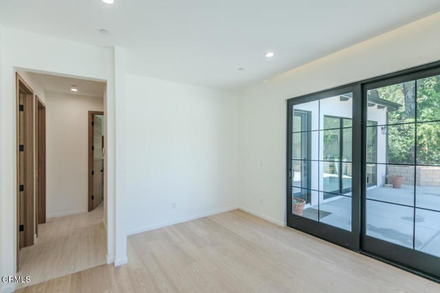 Building Photo - 4819 Oakwood Ave