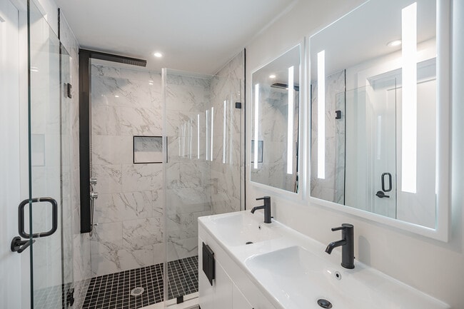 Building Photo - 933 N 29th St