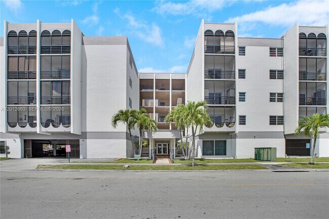 Building Photo - 4670 W 13th Ln