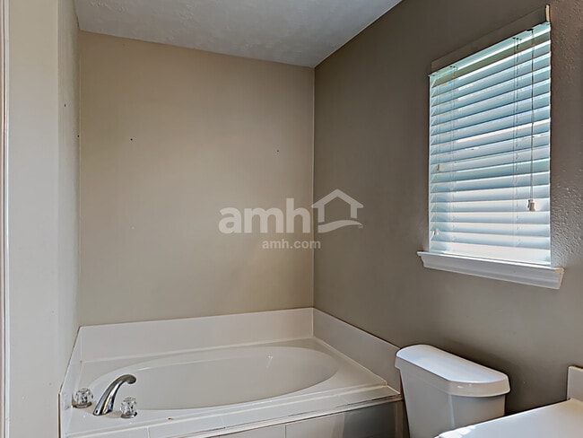 Building Photo - 18401 Sunrise Oaks Ct
