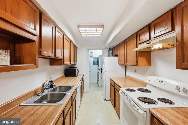 Building Photo - 6204 Redins Dr