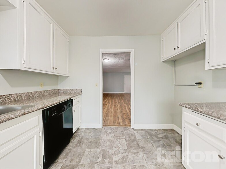 Building Photo - 1213 Essex Dr