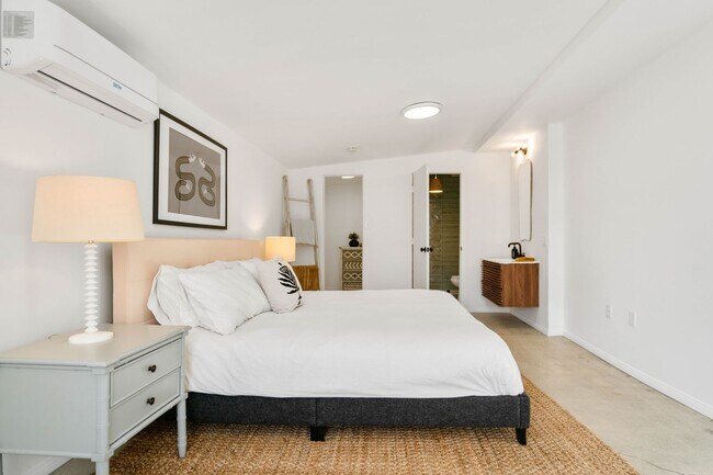 Building Photo - COMING SOON: 3-Bed, 2-Bath Desert-Modern B...