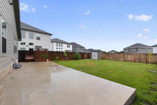 Building Photo - 105 Greenway Dr