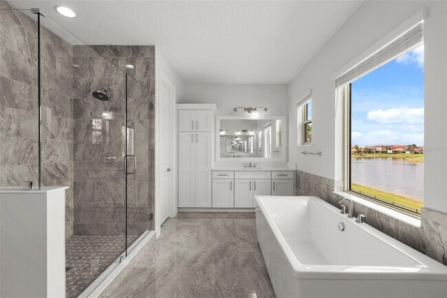 Building Photo - 10511 Royal Cypress Way