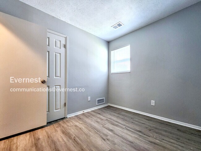 Building Photo - 901 Shiloh Ridge Run NW