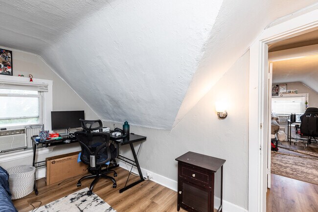 Building Photo - 208 Bosley St