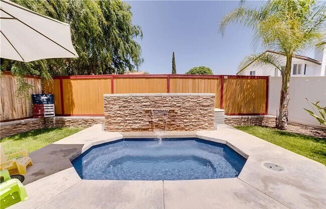 Building Photo - Lovely Temecula Sing Story Home with Soaki...