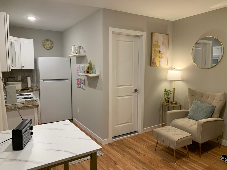 Building Photo - 2556 Germantown Ave