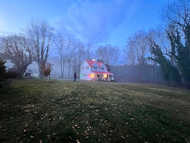 Building Photo - 754 Woodlands Rd