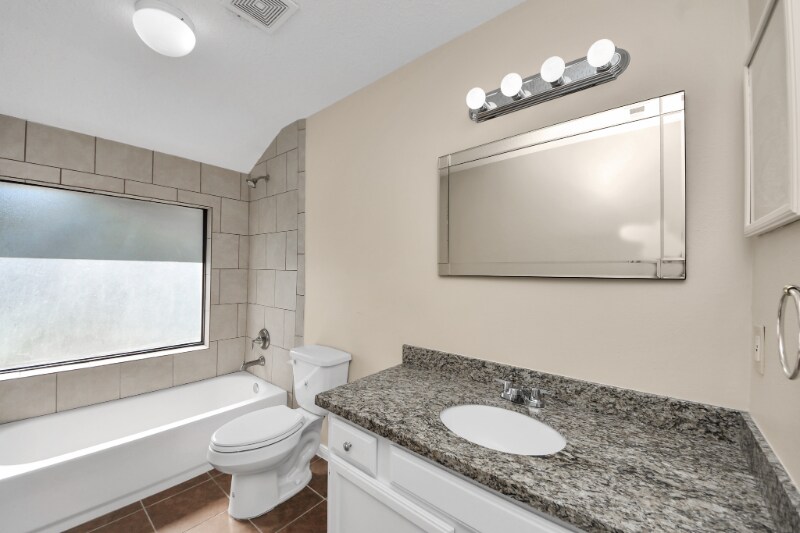 Building Photo - 2102 Rolling Glen Dr