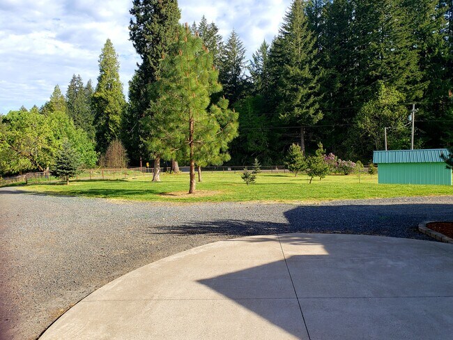 Building Photo - 28450 Pleasant Valley Rd