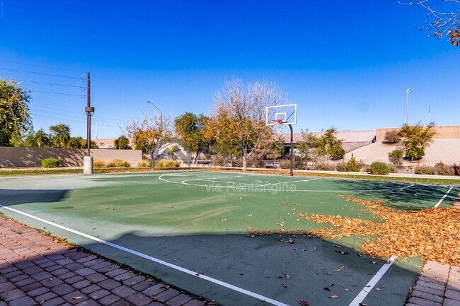 Building Photo - 1384 S Sabino Dr