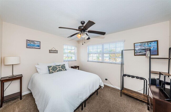 Building Photo - 13556 Bellewood Ave