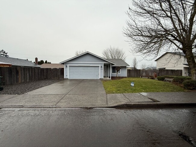 Building Photo - Updated, Its a must see........ 3 bedroom, 2 bath