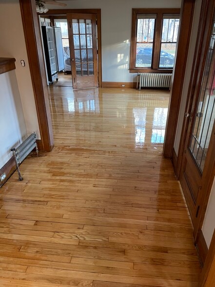 Living room - 1010 S Forest Ave