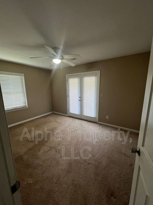 Building Photo - 213B Taylor Rd