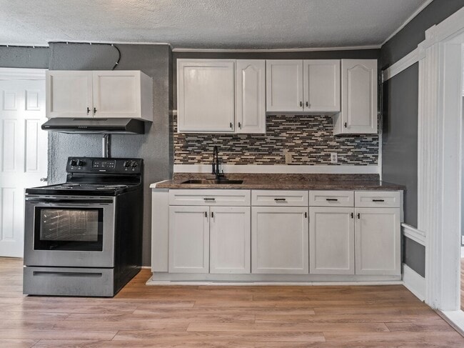 Building Photo - 52 Moran St