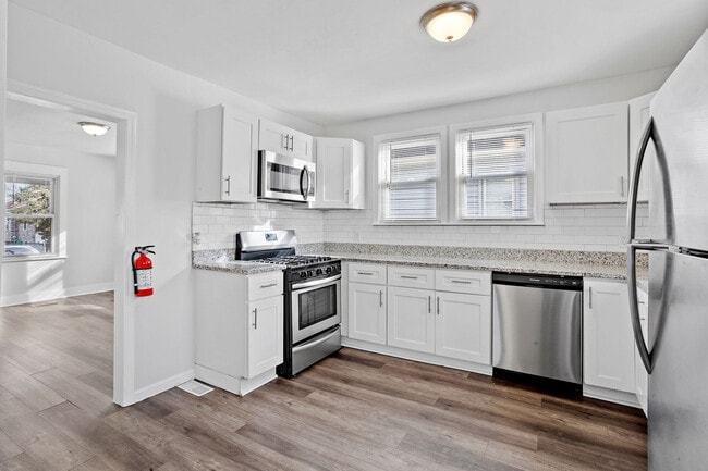 Building Photo - 332 W Olive St