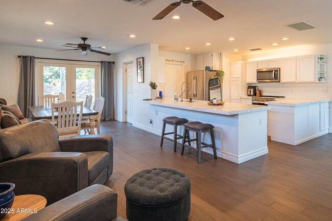 Building Photo - 1909 E Bethany Home Rd