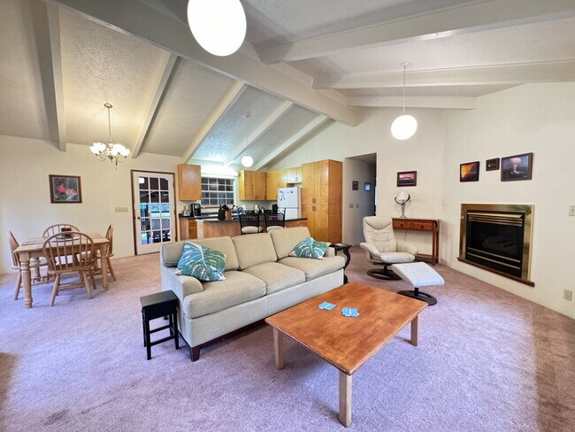 Building Photo - Charming 2bd/2.5ba For Rent in Volcano Gol...