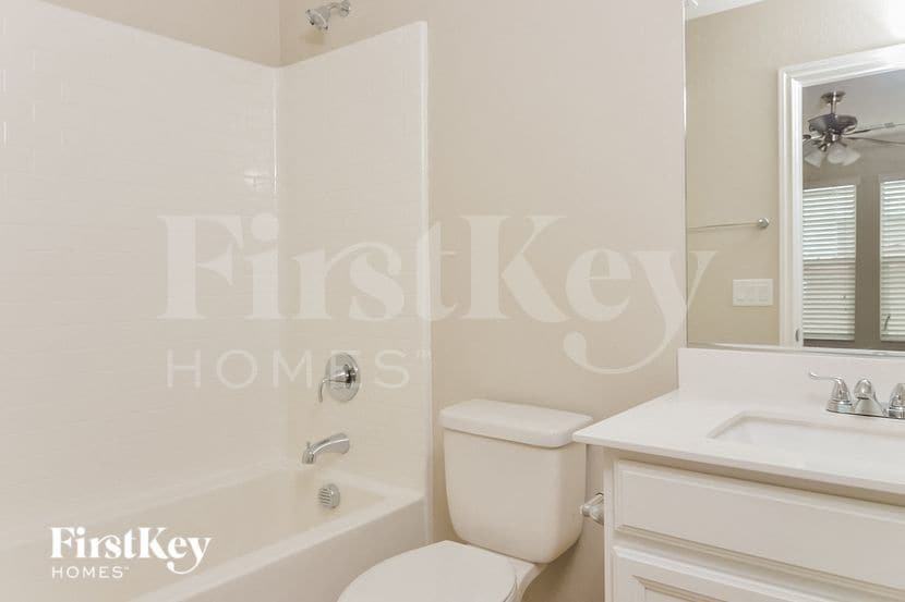 Building Photo - 803 N Water St