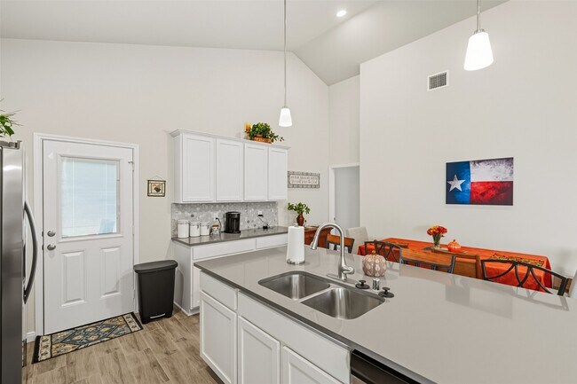 Building Photo - 9977 Tammy Ln