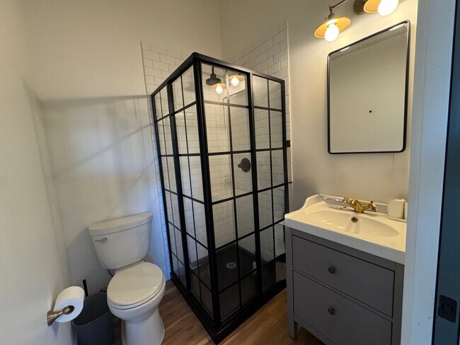 Building Photo - 124 NW Columbia St