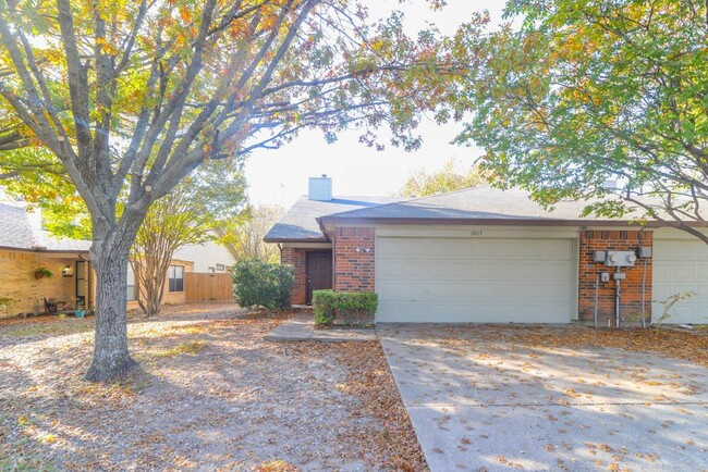 Building Photo - Great size duplex in Duncanville!