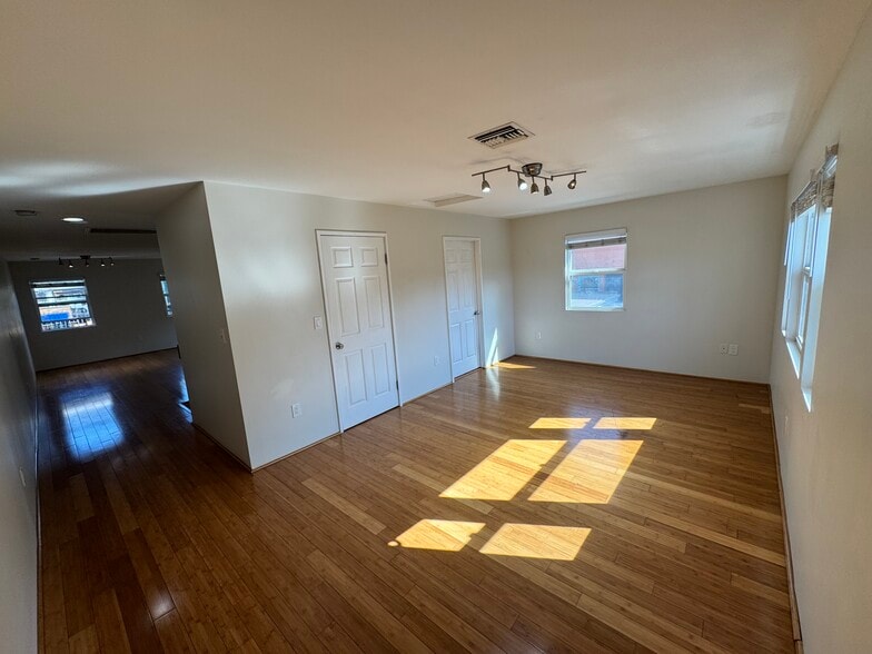 Building Photo - 1617 Lucile Ave