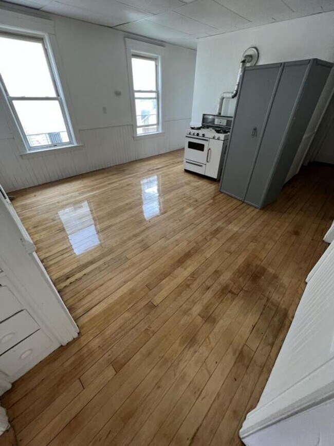 Building Photo - 273 Grafton St