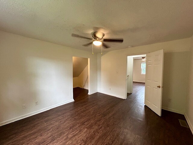 Building Photo - Charming 3 Bedroom 2 Bath House in Center Township!