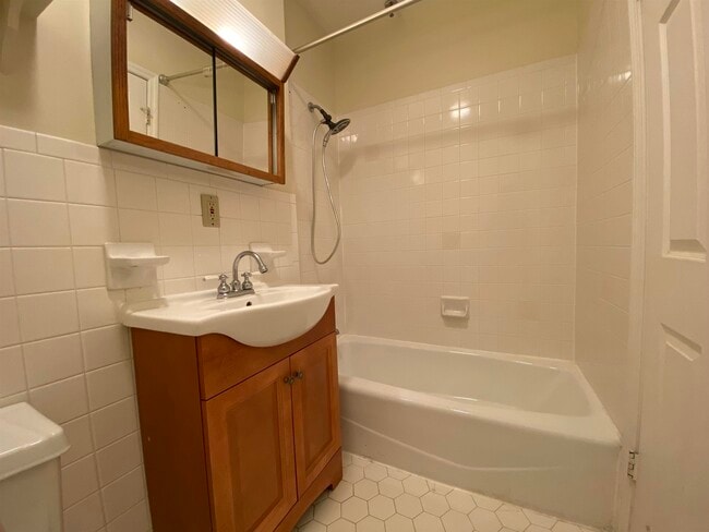 Building Photo - 218 Willow Ave