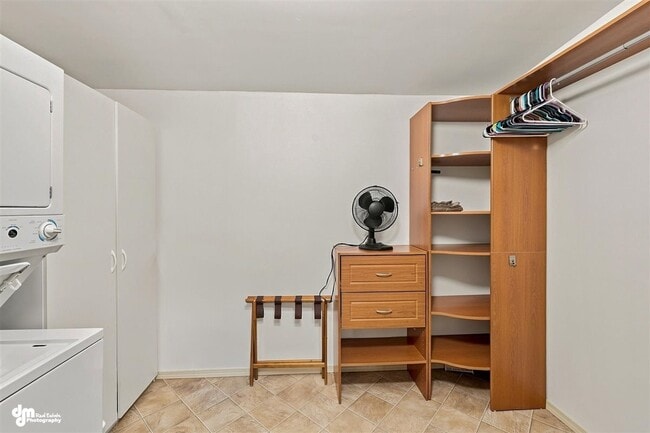 Building Photo - 6830 E Toller Ct