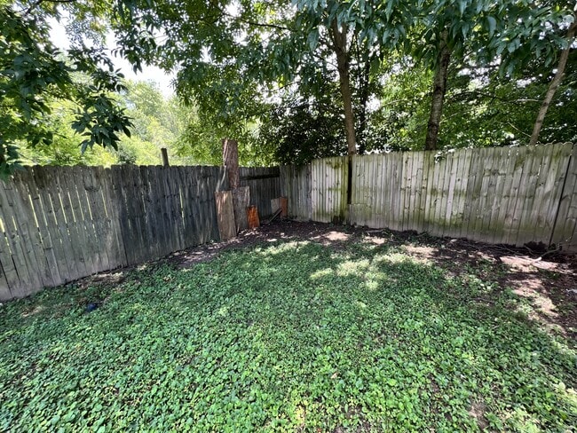 Building Photo - 3700 Hillcross Dr