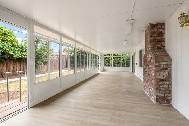Building Photo - 10852 Alderbrook Ln