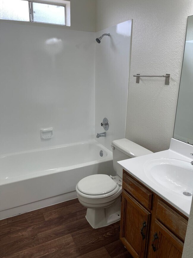 Building Photo - Higley & University single level house