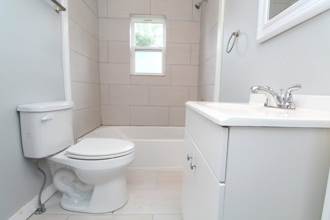 Building Photo - Live in East Hill! 3BR Historic Gem Just M...
