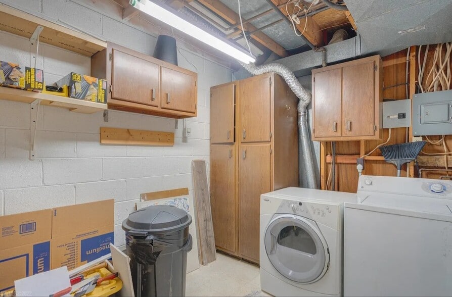 Building Photo - 812 Cambridge Rd